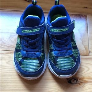 SKECHERS S LIGHTS ERUPTERS II LAVA WAVES
